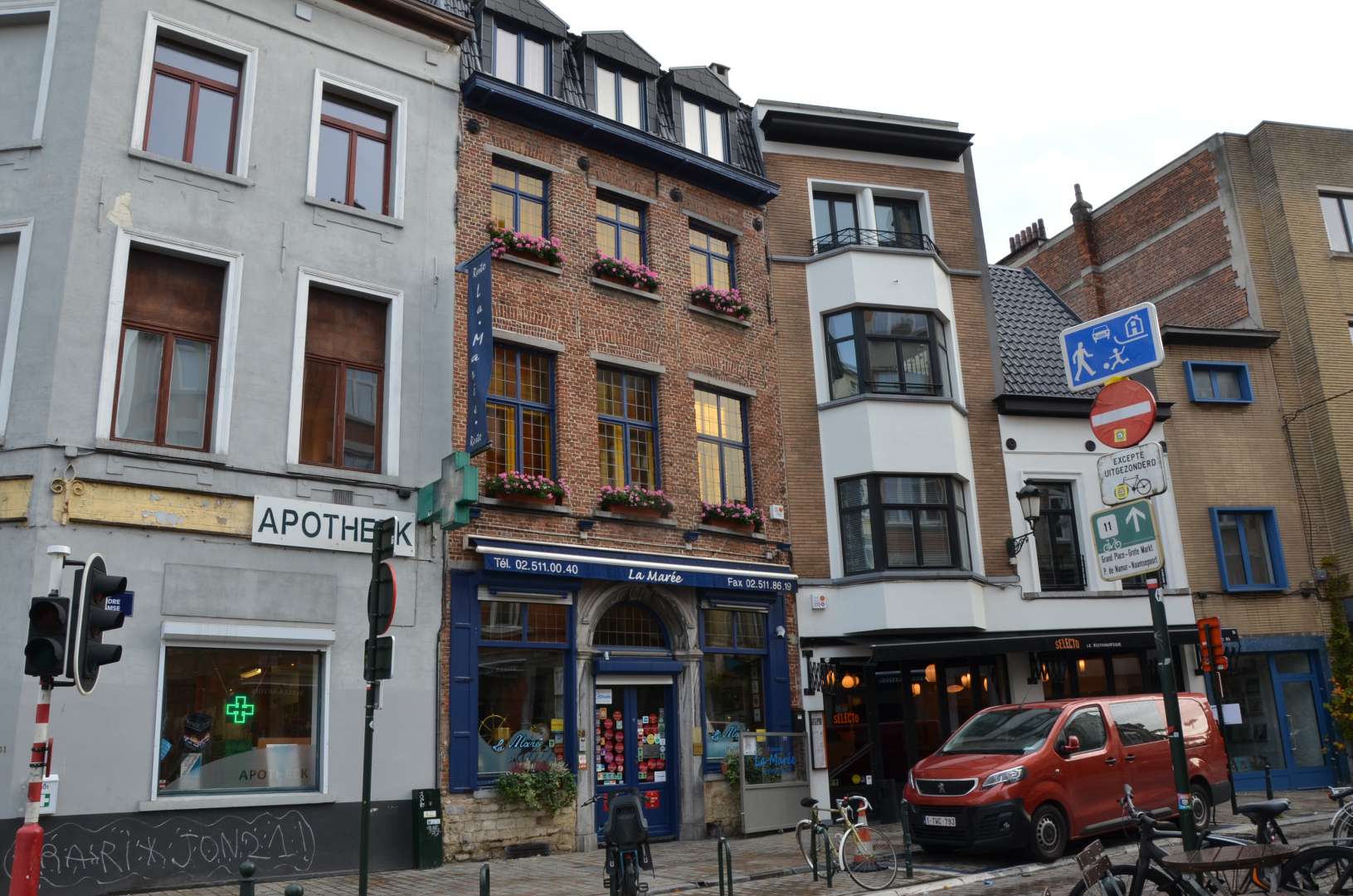 Immeuble mixte commerce-residentiel - for rent - 1000 Bruxelles